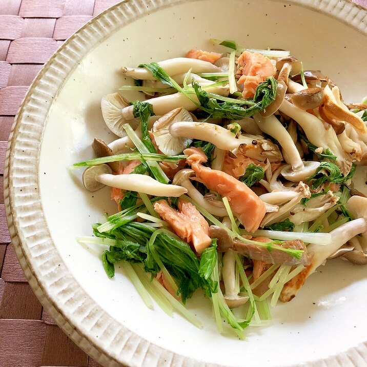 簡単！茹で塩鮭としめじと水菜の蒸し炒め○糖質オフ